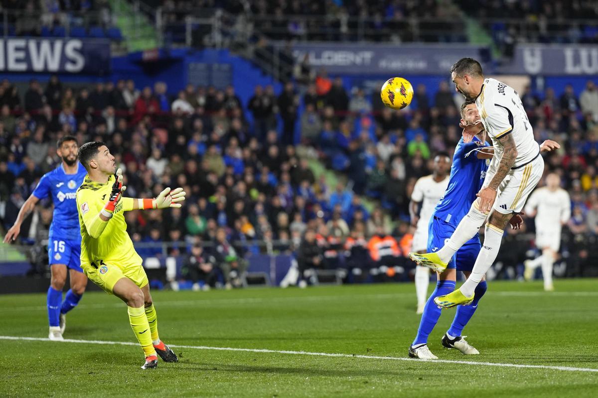 Joselu remata en el primer gol del Real Madrid en Getafe