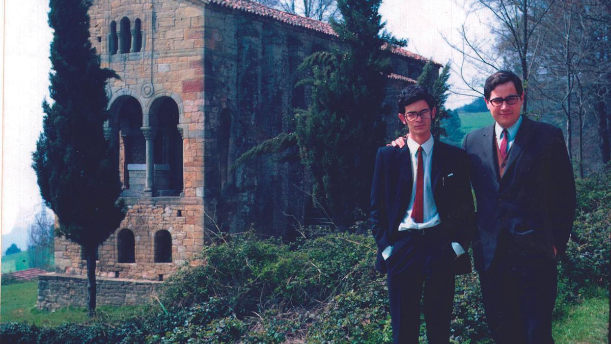 Ángel Tristán Pimienta y Guillermo García-Alcalde, en Santa María del Naranco.