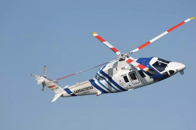 Cuatro heridos al chocar contra una batea en Boiro