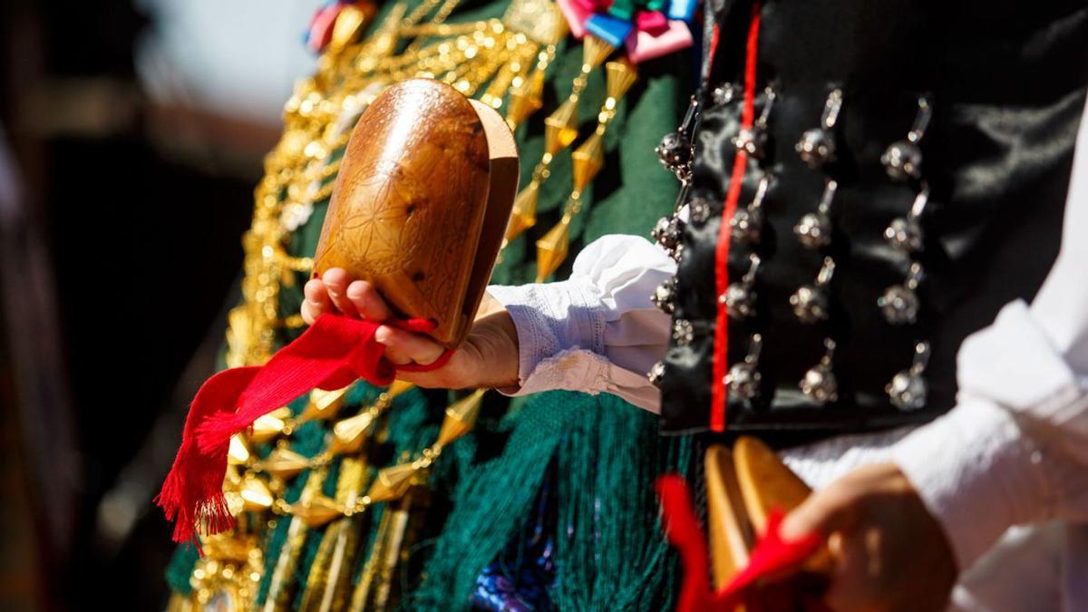 El ‘ball pagès’, que ya protagonizó la jornada del lunes, llegará hoy nuevamente a la plaza.