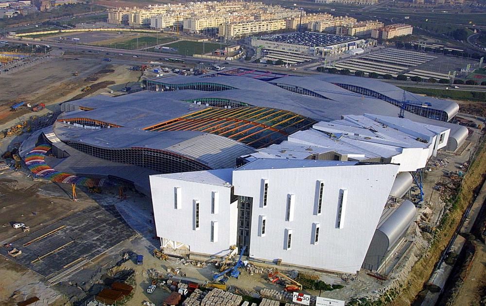 El Palacio de Congresos de Málaga fue inaugurado en 2003. Obra del arquitecto Ángel Asenjo, desde entonces ha sido sede de numerosos eventos en la capital de la Costa del Sol. Desde ferias inmobiliarias hasta salones del automóvil pasando por castings o la tradicional Muestra Infantil en Navidad