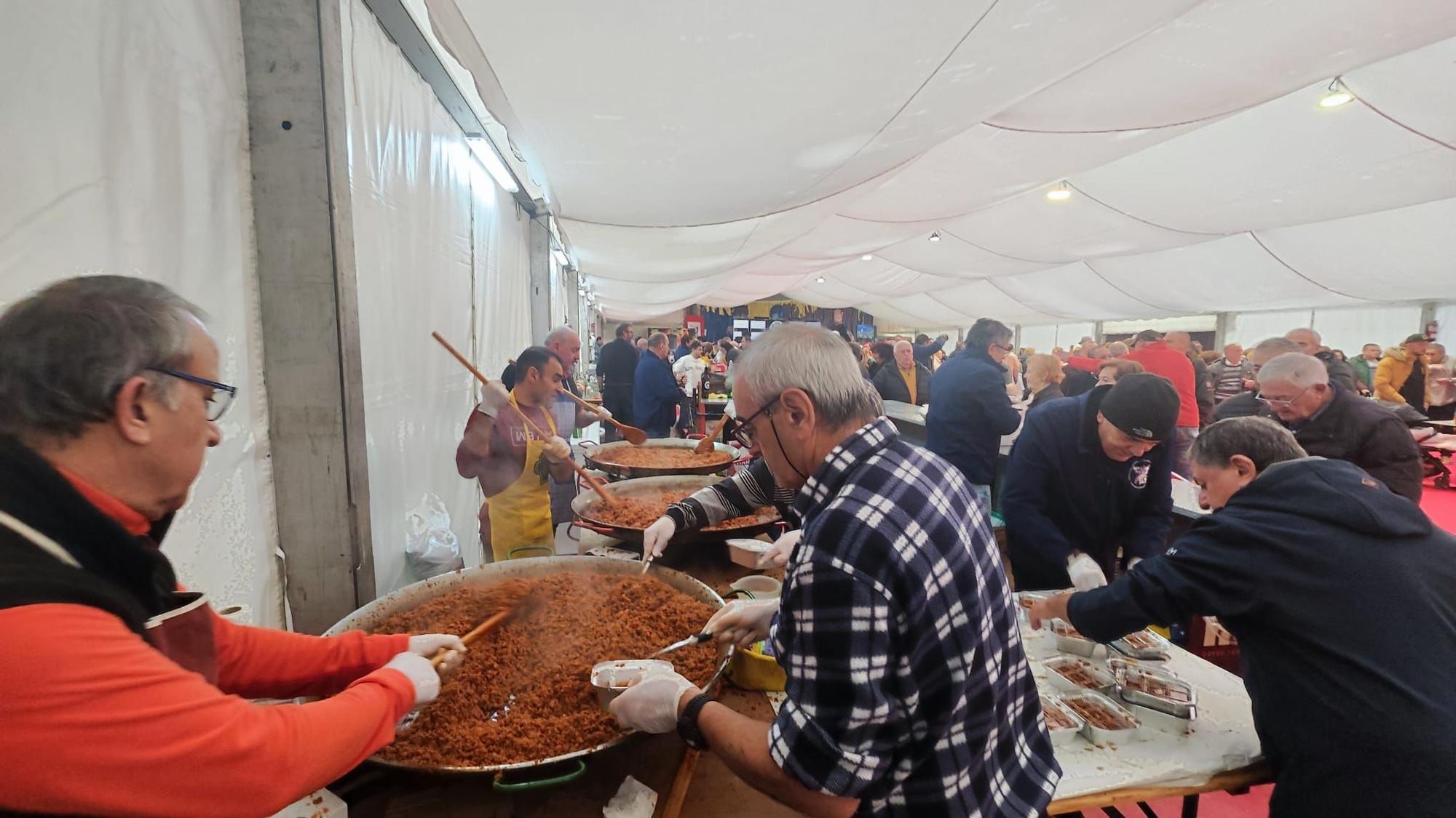 Así es la comida popular de las fiestas de Santa Bárbara en Mieres, con 210 kilos de picadillo