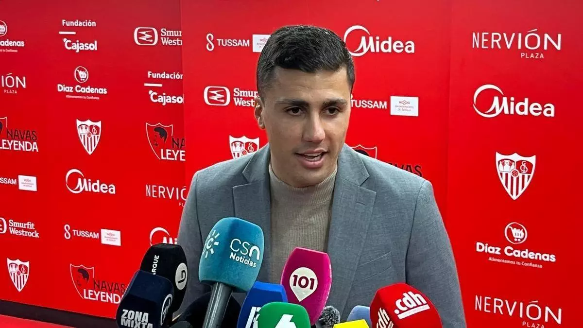 Rodri Hernández: "Jesús Navas es un ejemplo en todos los sentidos"