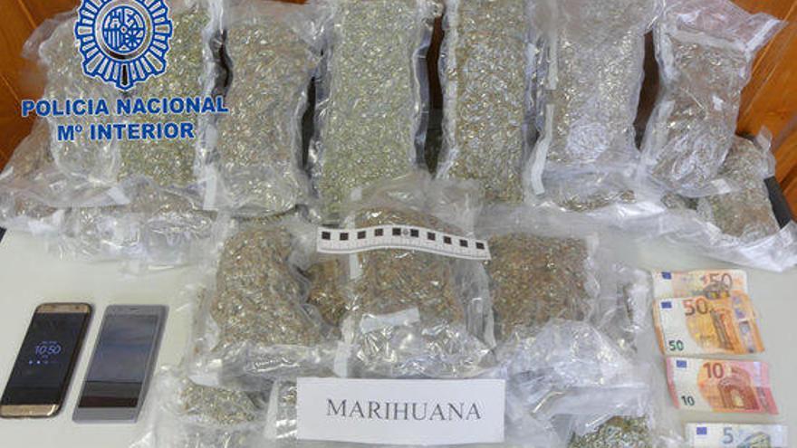 Els paquets amb 7,7 quilos de marihuana comissats