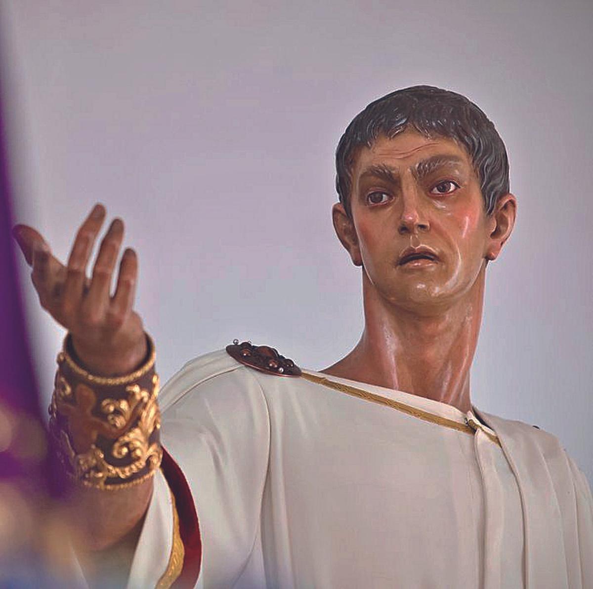 El gobernador romano Poncio Pilatos aparece en distintos pasos de misterio, entre ellos en el de Jesús de la Sangre de la Hermandad del Cister.