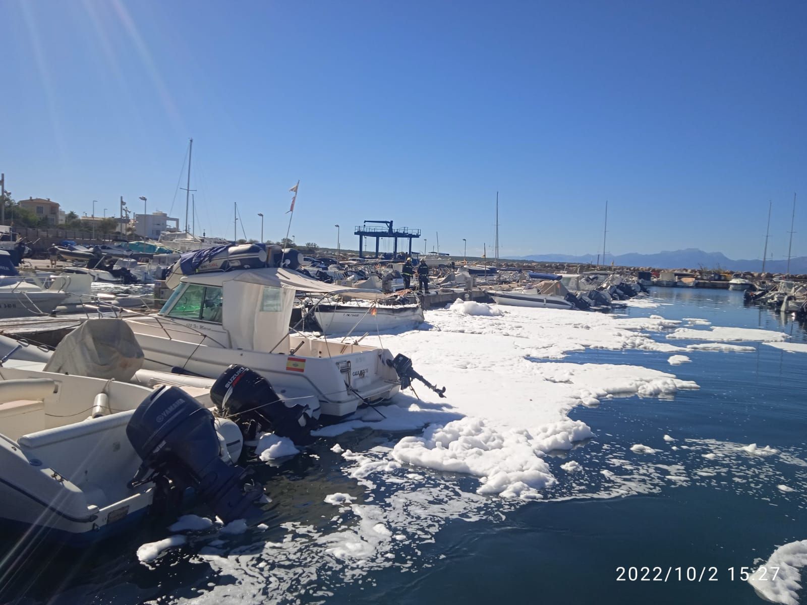 Un herido en un incendio que ha destruido dos embarcaciones en el puerto de la Colònia de Sant Pere