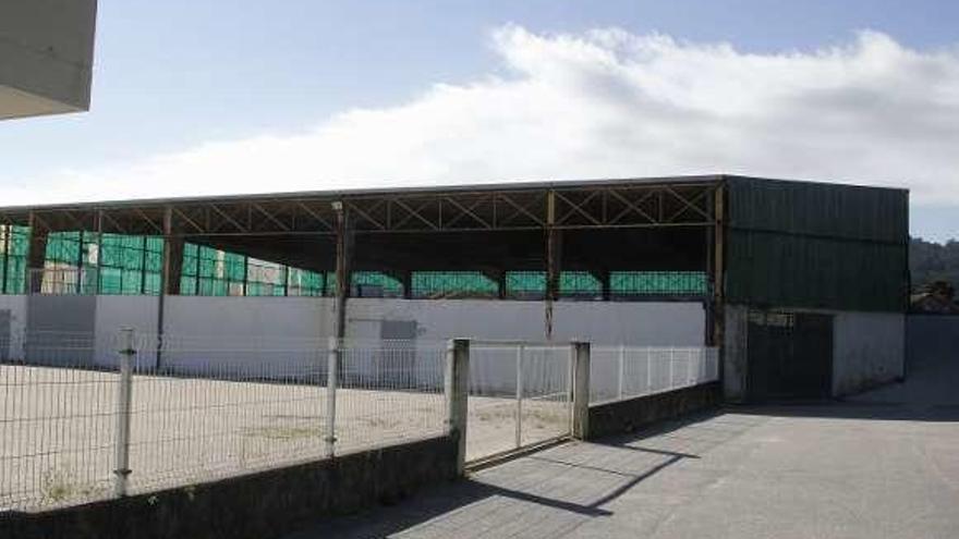 Pabellón de deportes del Ceip Castrillón, en Coiro. // S.Á.