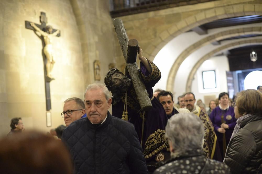 Bajan al cristo Jesusín de Galiana en taxi hasta San Nicolás