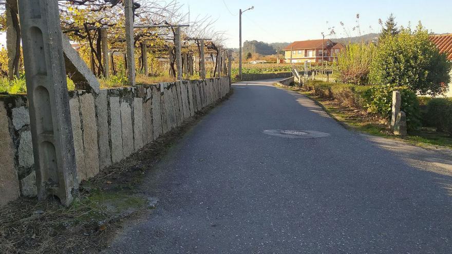 Trama urbana para el ensanche del camino de O Cacheiro que une Santa Lucía y Dena