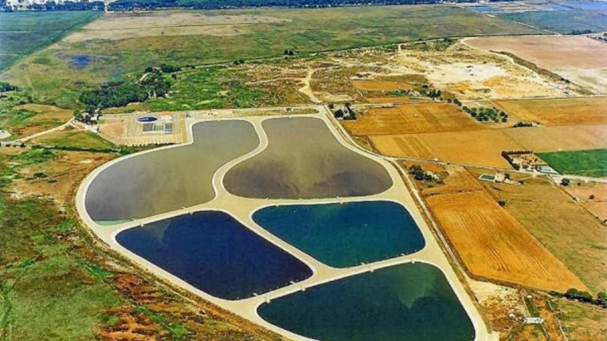 Imagen aérea de la actual depuradora de la Platja de Muro, ubicada en el ámbito de s'Albufera.