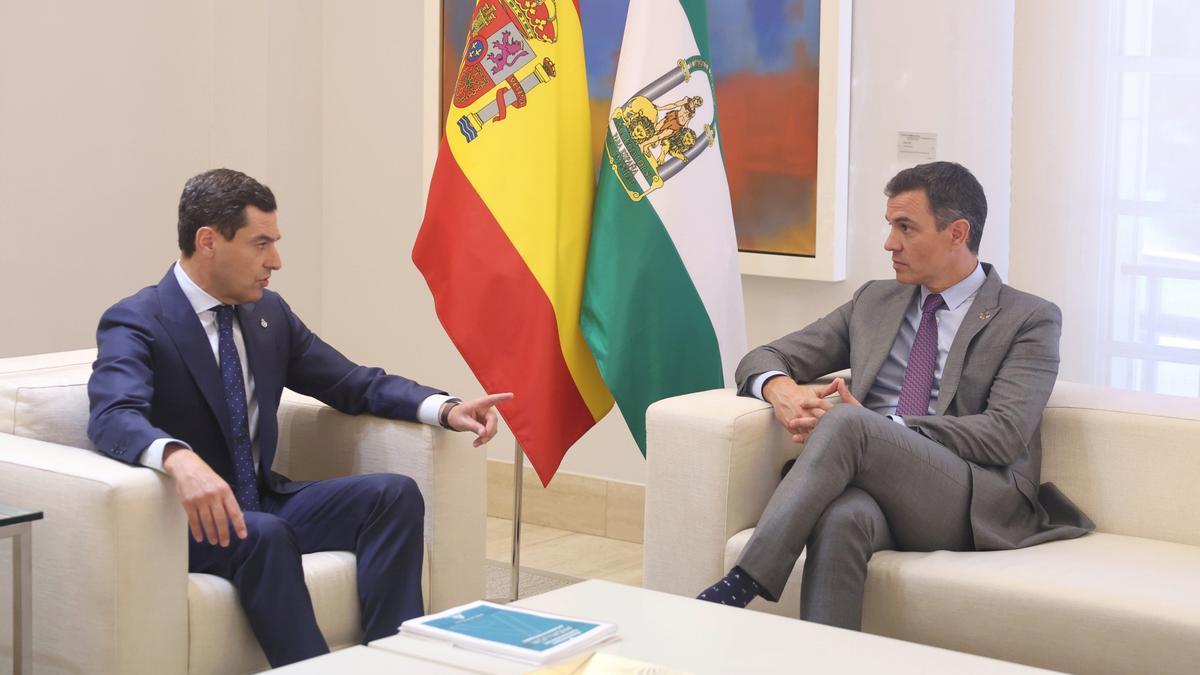 El presidente del Gobierno, Pedro Sánchez, y el presidente de la Junta de Andalucí­a, Juanma Moreno, en la Moncloa.