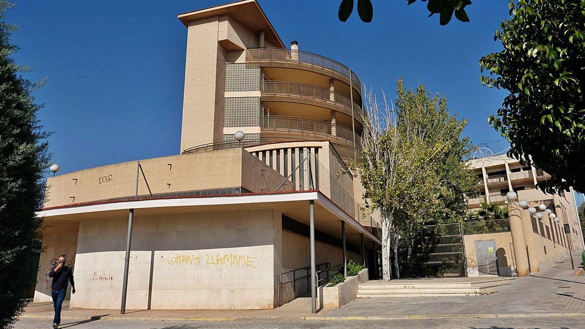 El Catí de Elda nursing home is immersed in the first major reform since its construction. | El Catí de Elda nursing home is immersed in the first major reform since its construction. |