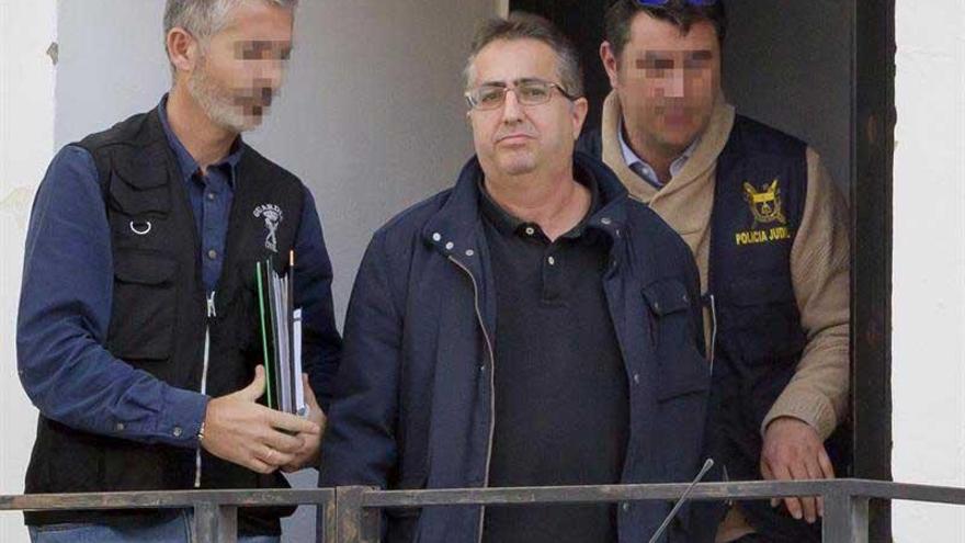 La Guardia Civil traslada a Ignacio Huertas, a José Cruz y a Miguel Leal a Cáceres