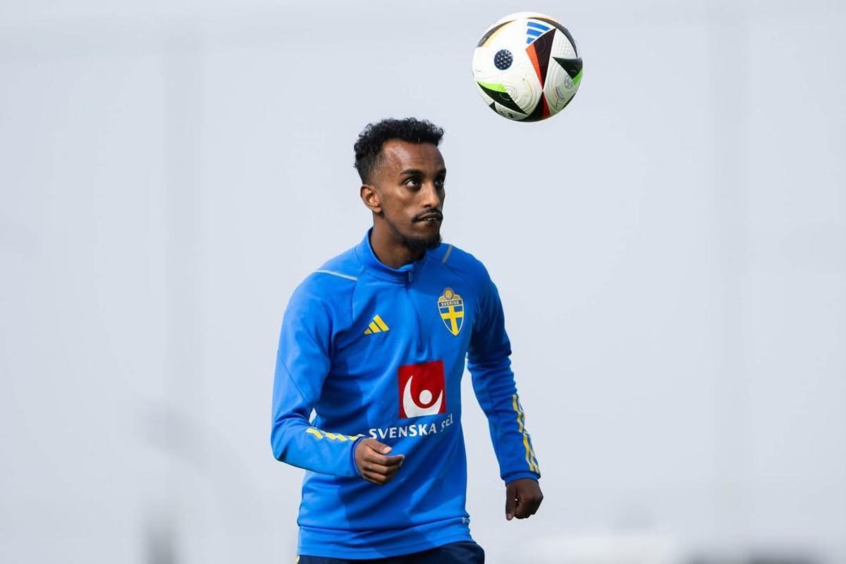 Taha Ali en un entrenamiento con Suecia
