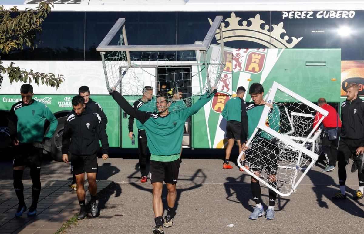 CCF: Entrenamiento matinal en campo de cesped artificial