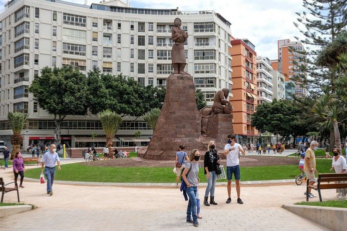 La renovada Plaza de España se llena de visitantes