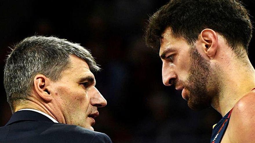 Velimir Perasovic dialoga con &#039;Toko&#039; Shengelia.