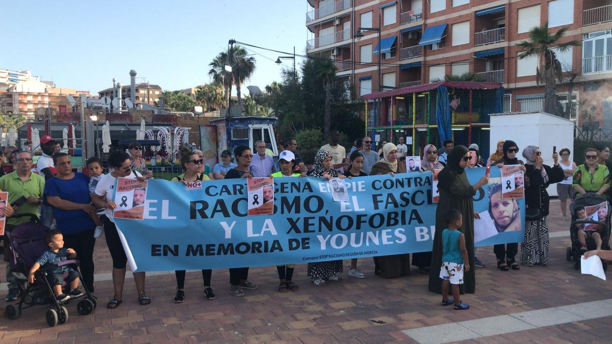 Acto en memoria de Younes Bilal en el Puerto de Mazarrón.