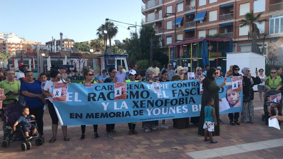 Acto en memoria de Younes Bilal en el Puerto de Mazarrón.