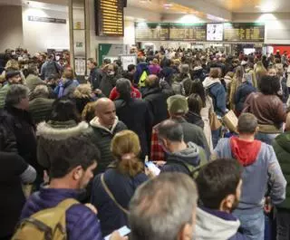 Primer retraso tras abrir la Variante por una avería en Madrid: "Es una vergüenza"