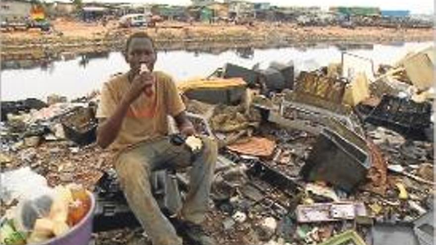 Àfrica, l&#039;abocador dels nostres aparells que no es reciclen