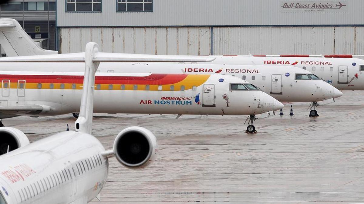 Aviones de Air Nostrum en el aeropuerto de Valencia.