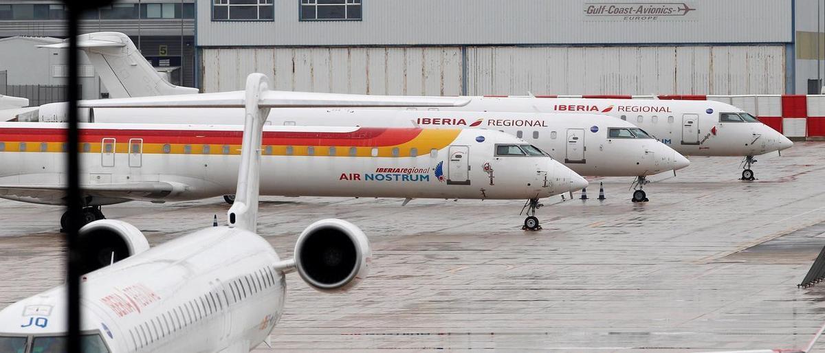 Aviones de Air Nostrum en el aeropuerto de Valencia.