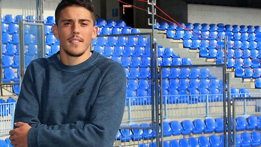 Pablo Fornals posa en la grada de La Rosaleda.