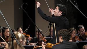 El maestro Dudamel durante un concierto.