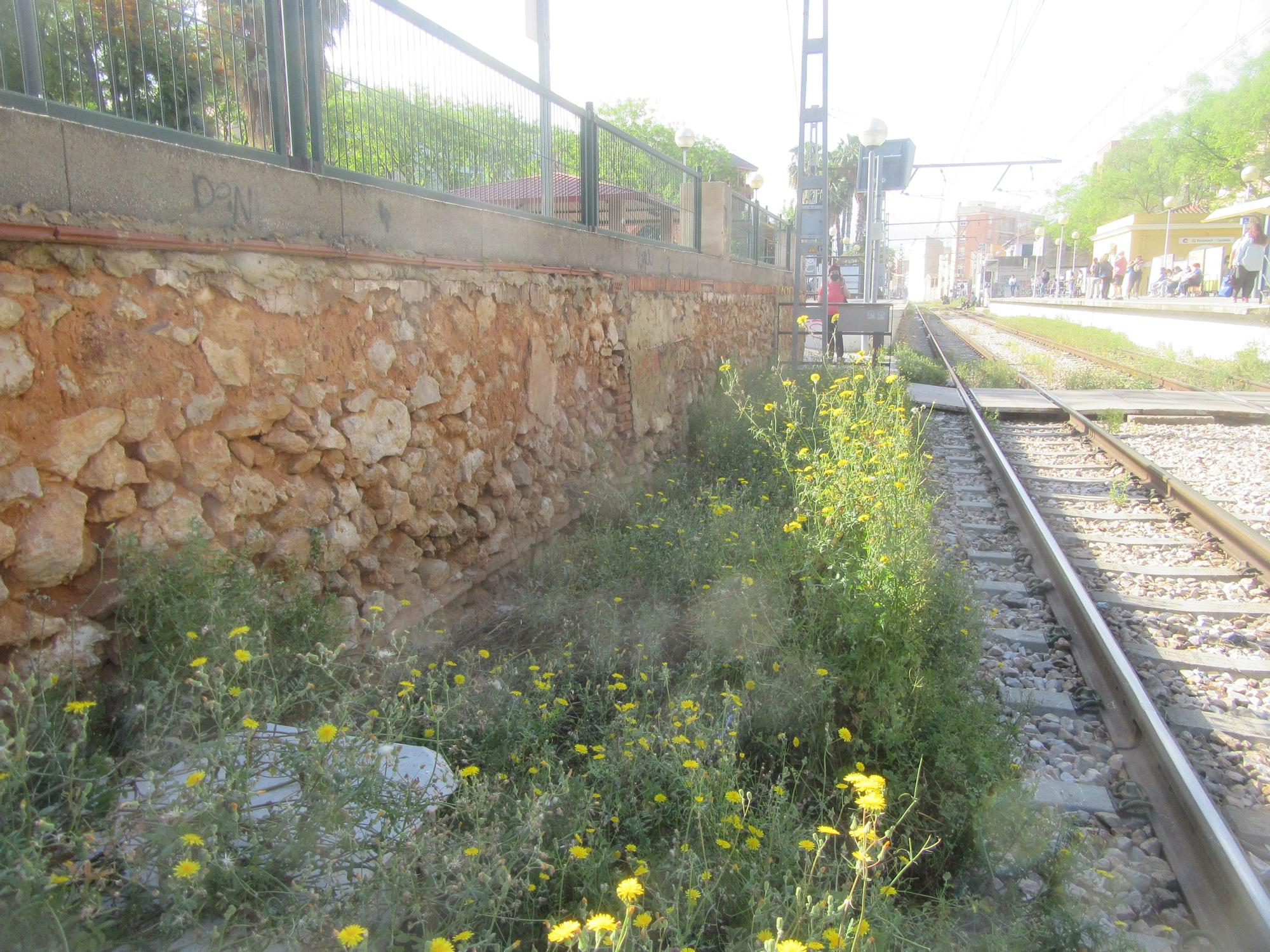 Denuncian el “progresivo deterioro” de la estación de metro Burjassot-Godella
