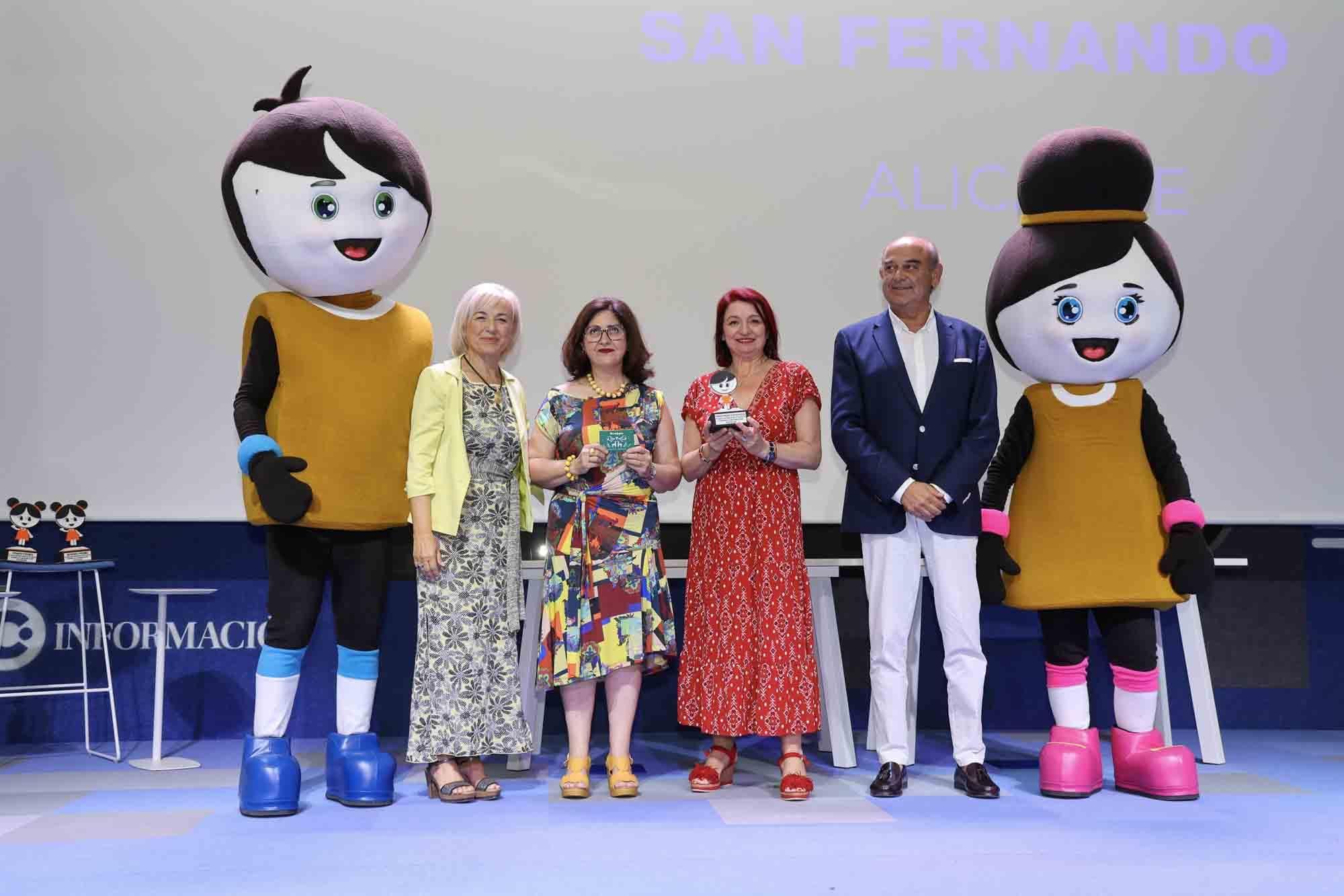 Entrega de premios del concurso infantil de relatos cortos "Cuéntame un cuento para comer" en el Club INFORMACIÓN organizado por COES