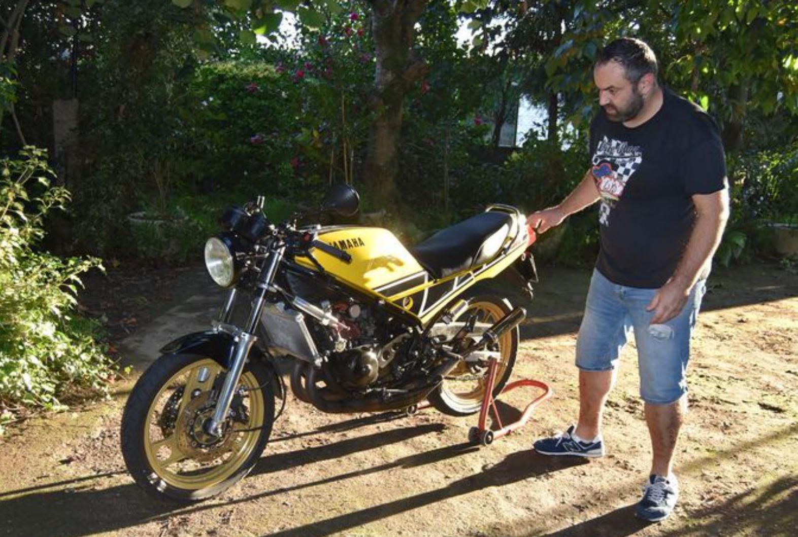 Su Yamaha RD350, una de sus motos preferidas. 