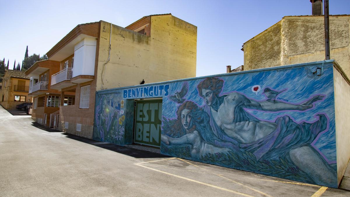 Mural que el artista urbano Toni Espinar recreó en una fachada de Estubeny.