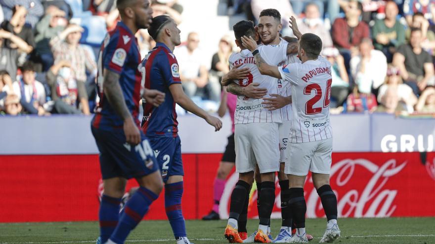 El Sevilla tumba al Levante y se acerca a la Champions