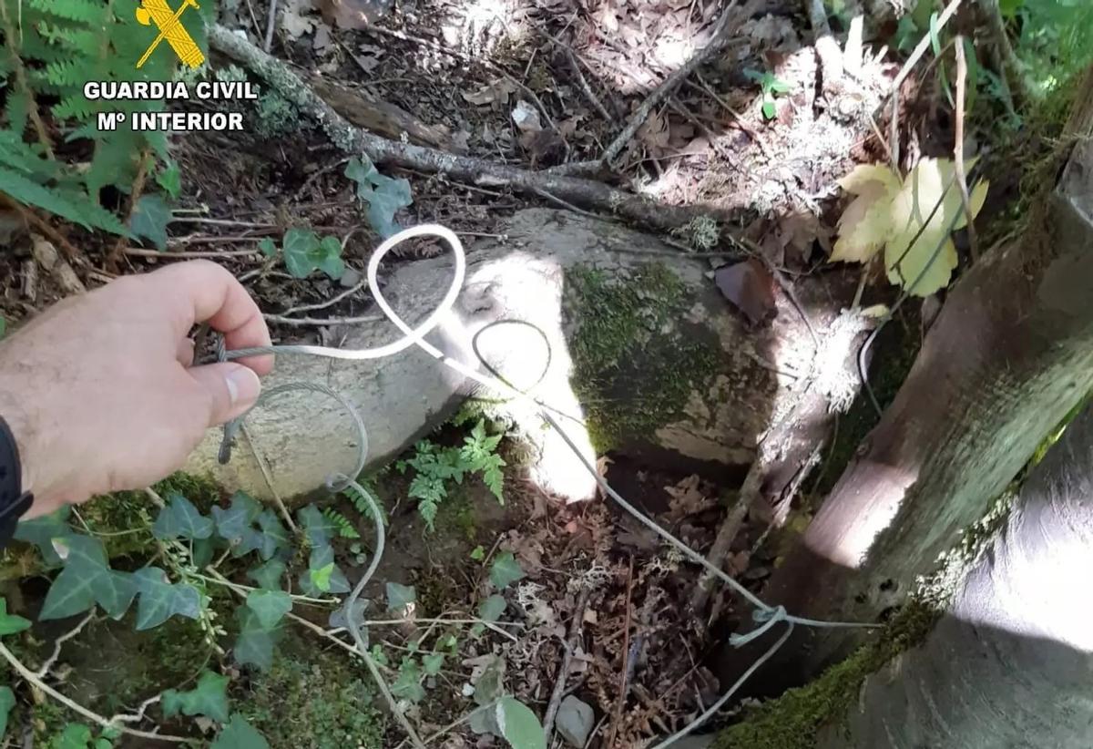 Uno de los lazos que puso el acusado.