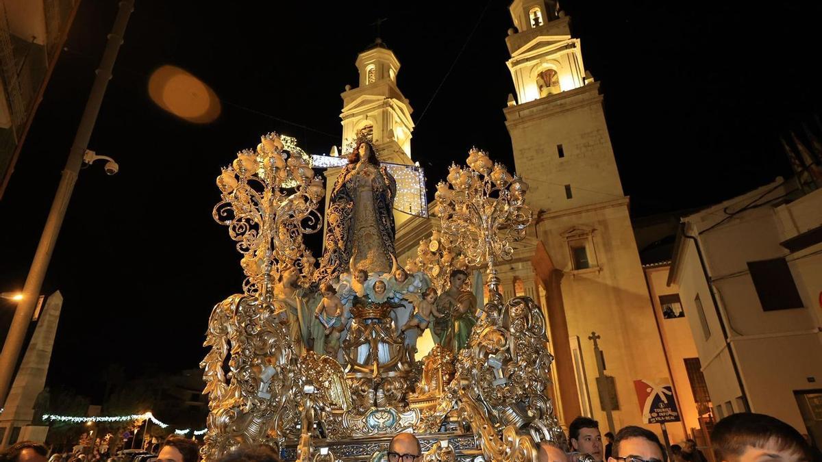 El traslado de la Inmaculada inicia las fiestas de las purisimeras de Vila-real