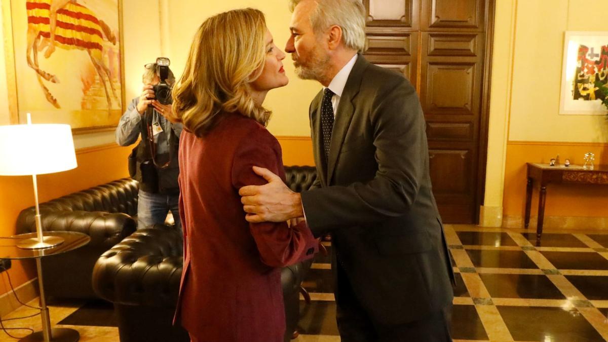 La secretaria general del PSOE Aragón, Pilar Alegría, y el presidente de la comunidad, Jorge Azcón, se reúnen para negociar los Presupuestos.