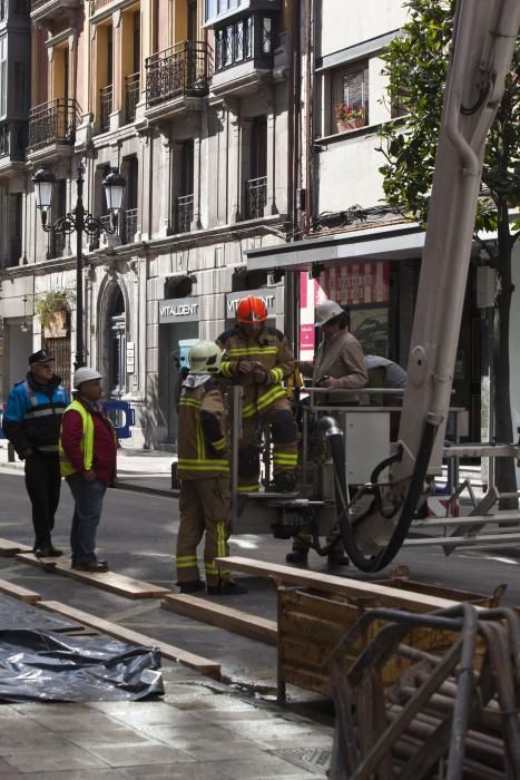 Trabajos en el edificio de Uría calcinado