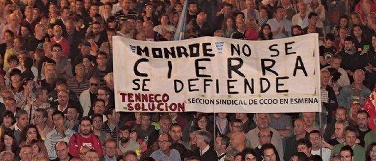 Participantes en la manifestación contra el cierre de la fábrica de Tenneco en Gijón, el pasado 17 de octubre.