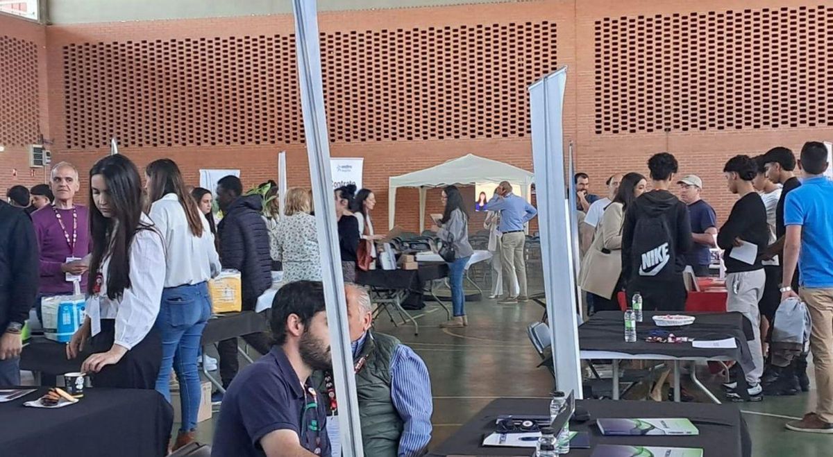 Más de 150 jóvenes se dieron cita en el pabellón polideportivo de La Almunia.
