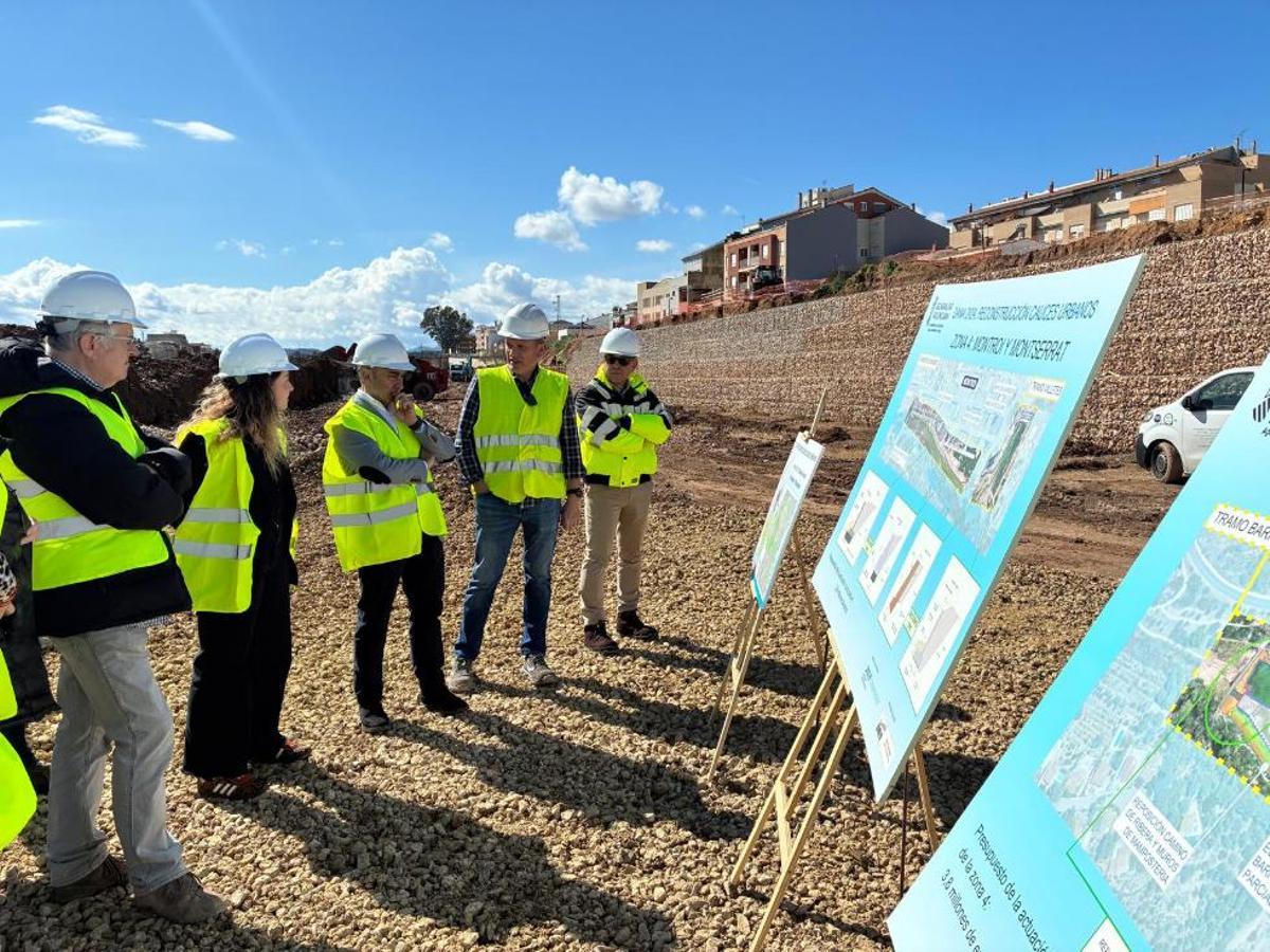 El conseller, este lunes, en la visita a las obras de encauzamiento del Magro.