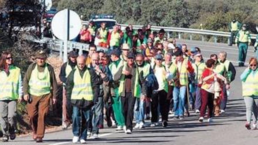 Unas 150 personas inician la marcha para pedir los 600.000 euros del Miner