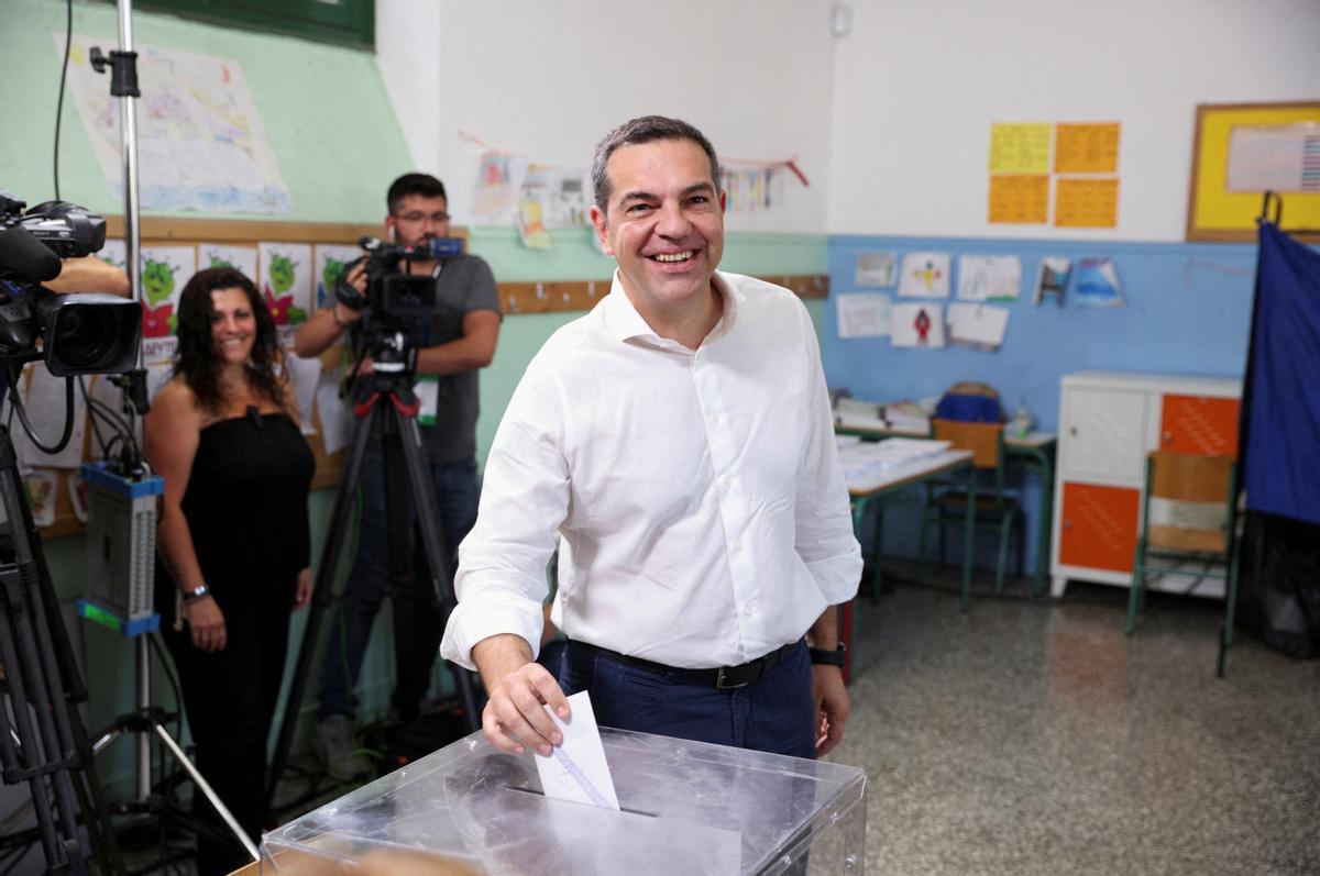 Alexis Tsipras vota en las elecciones de Grecia