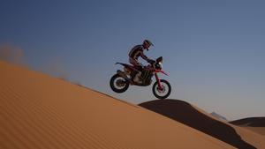 Rider Tosha Schareina competes during the eighth stage of the Dakar Rally with a start and finish at Wadi Ad Dawasir, Saudi Arabia, Monday, Jan.12, 2026. (AP Photo/Thibault Camus)