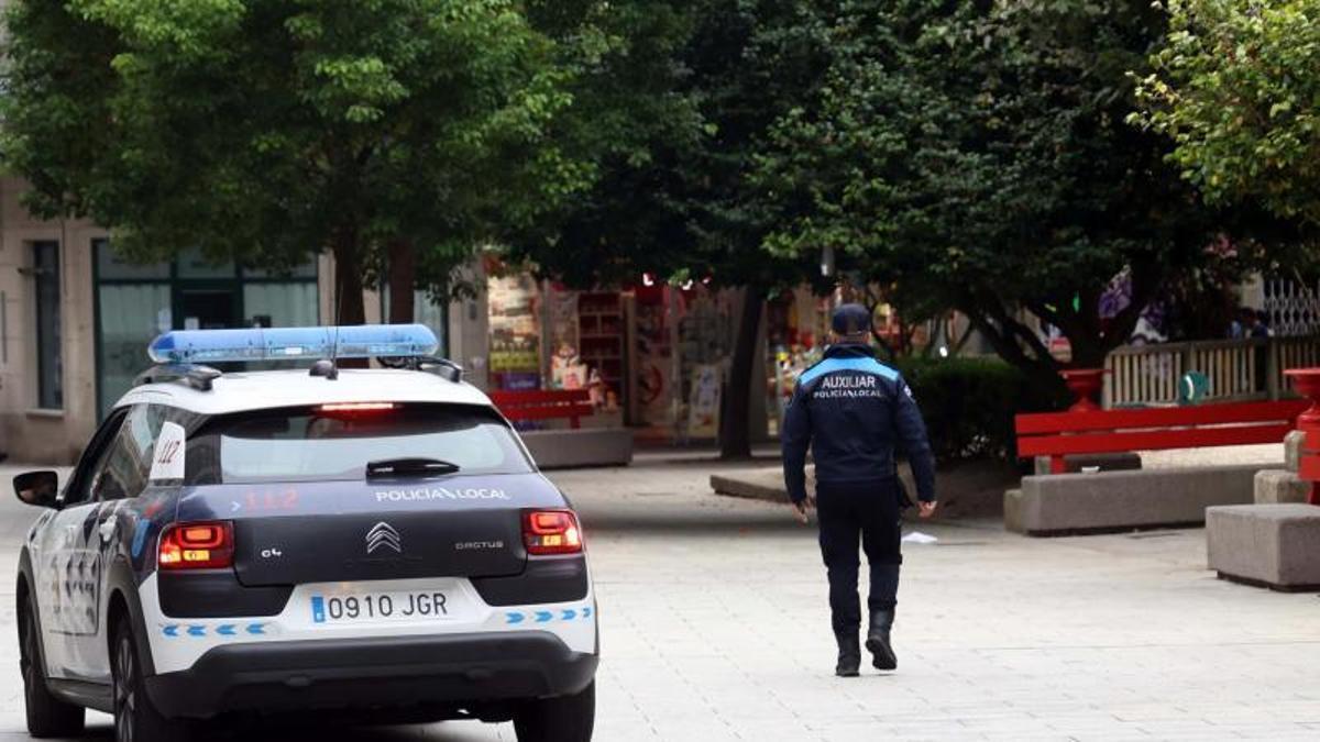 Una dotación de la Policía Local de Vilagarcía.