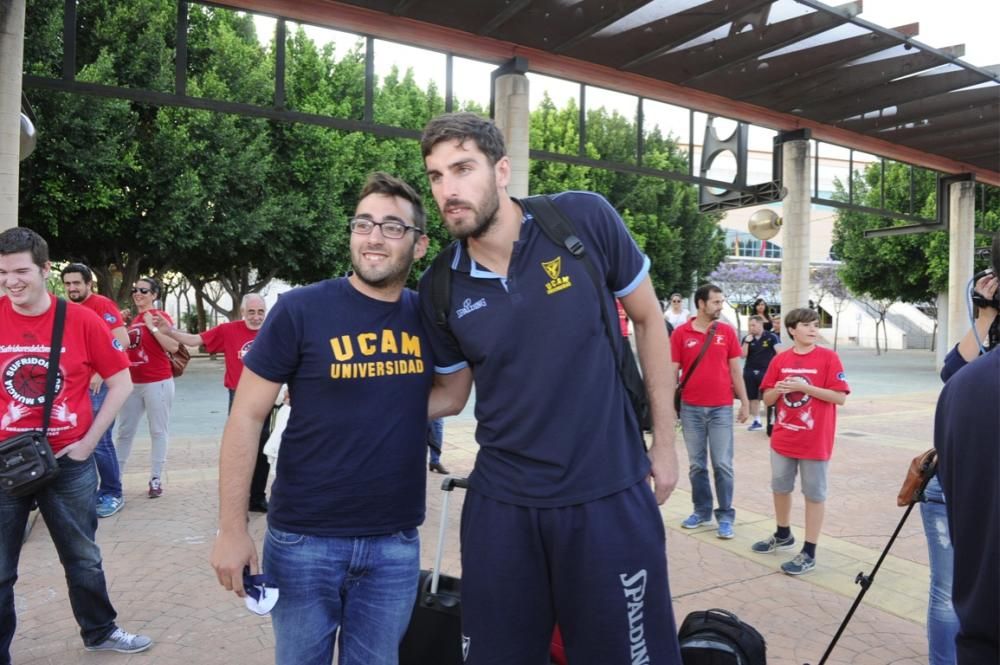 Llegada del UCAM Murcia CB a Murcia