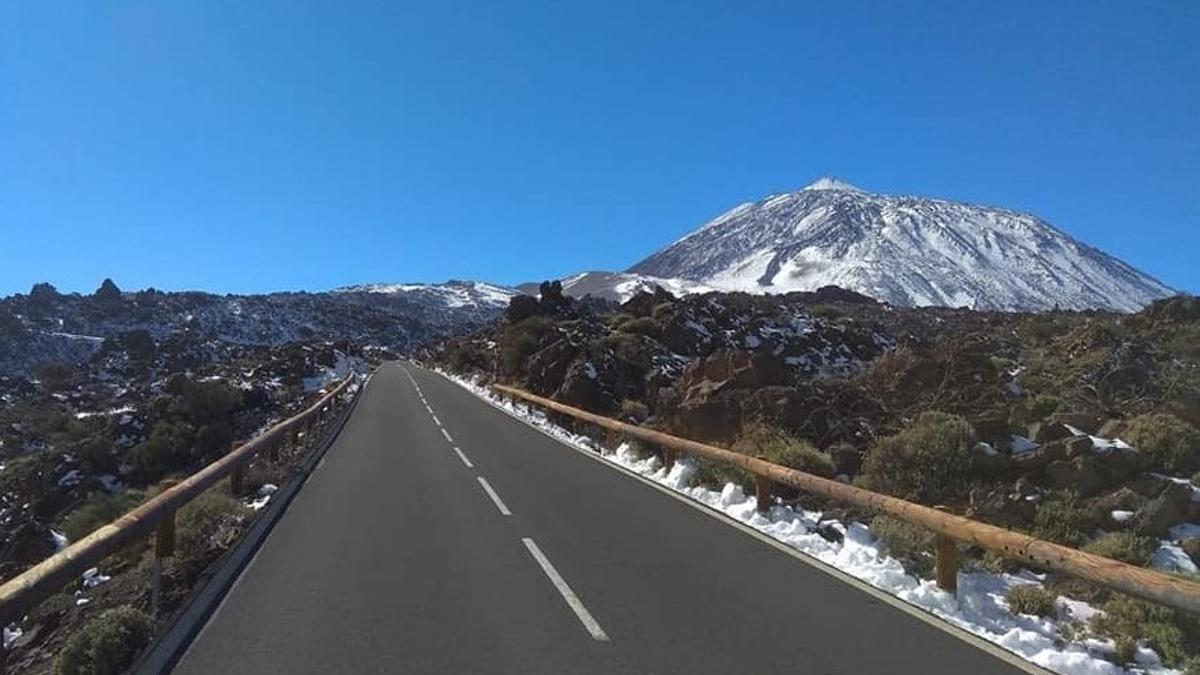 Reabren al tráfico en ambos sentidos la carretera de acceso al Teide por La Esperanza
