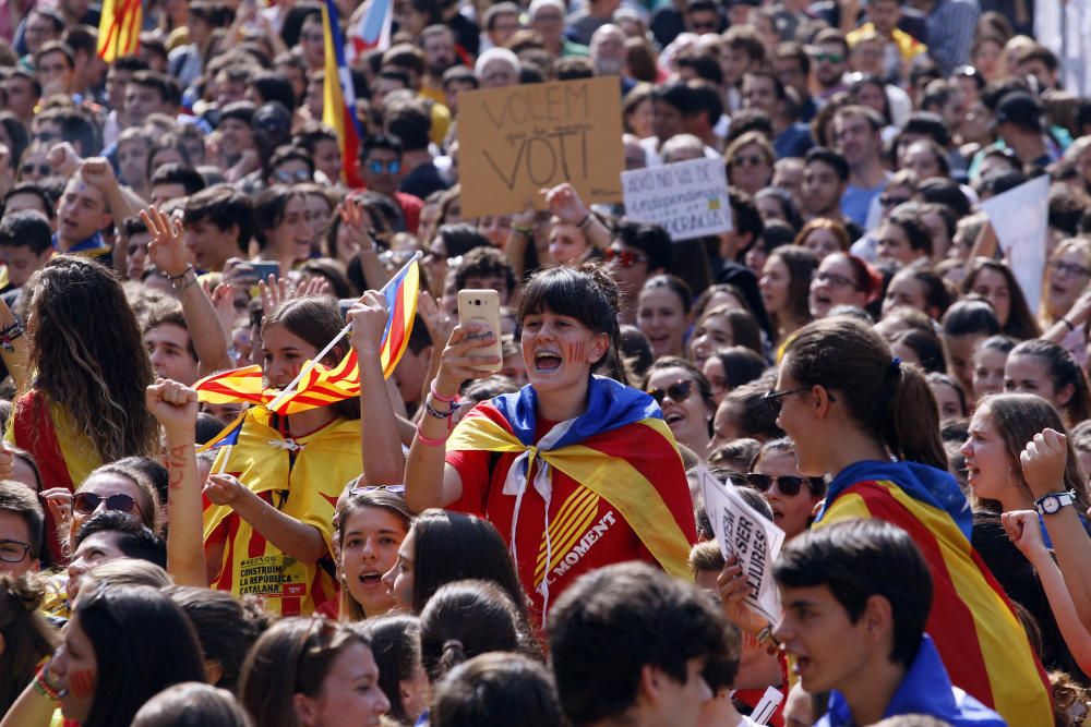 Estudiants, professors i personal de la UdG s''han manifestat a Girona