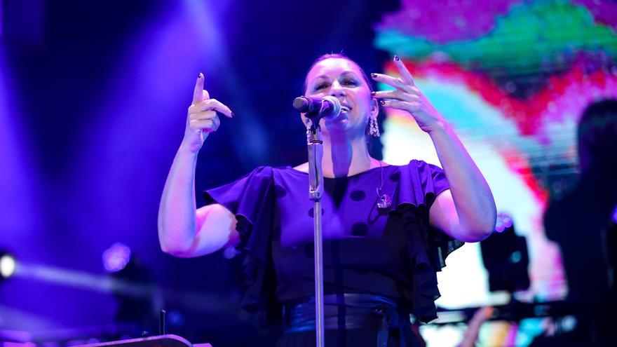 El flamenco más romántico de Niña Pastori inunda el castillo Sohail de Fuengirola