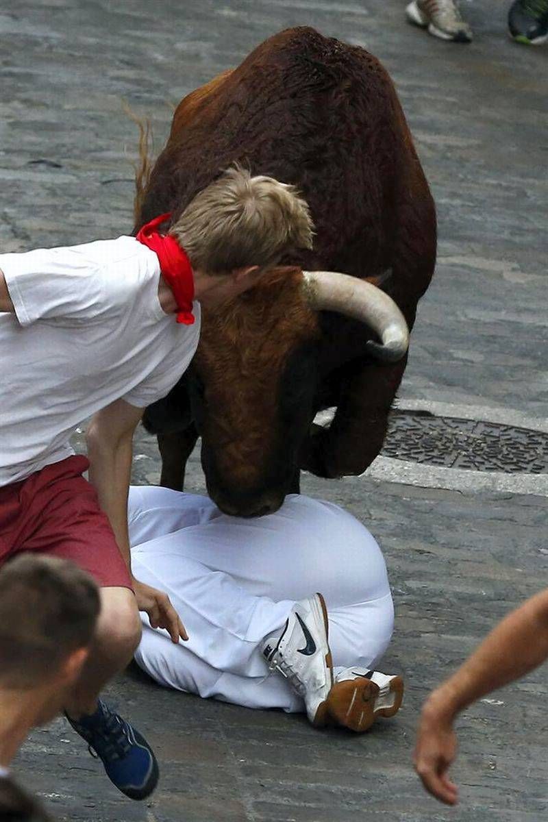 Fotogalería: 6º encierro de los Sanfermines 2013